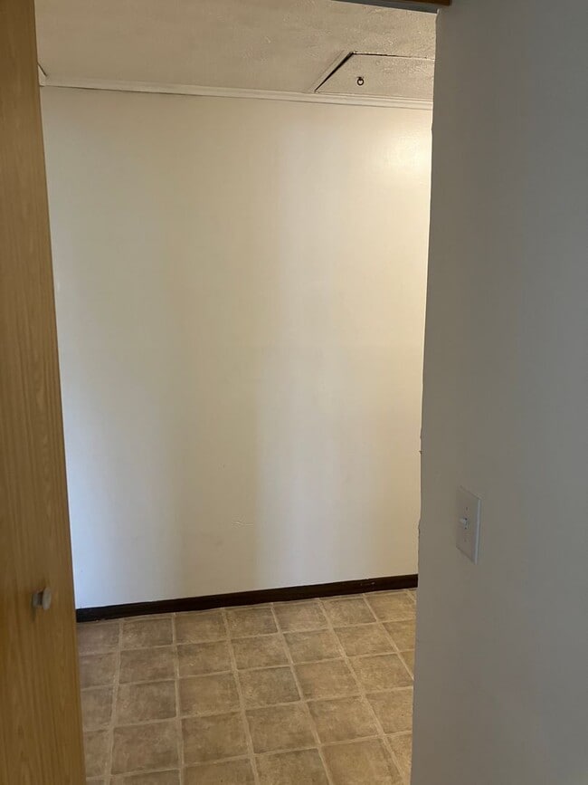 Building Photo - 36 Meadowview Terrace