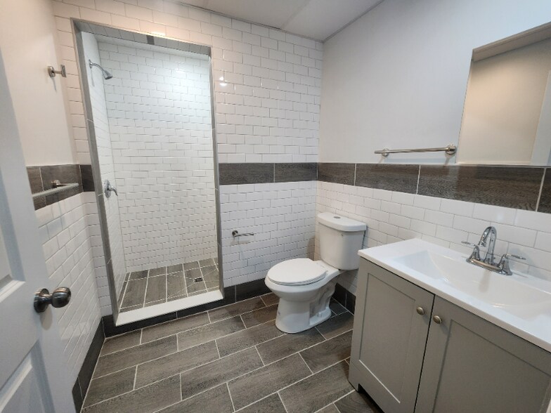 Building Photo - 151 S Main St