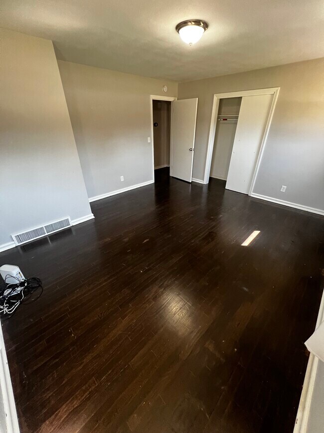 Master bedroom - 8313 Smithton Rd