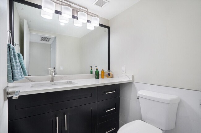 Building Photo - 3430 Galt Ocean Dr