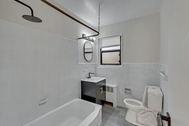 Building Photo - 131 Forest Ave