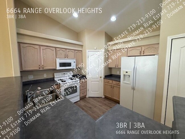 Building Photo - Beautiful 3 Bedroom Townhome