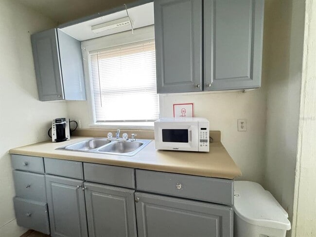 Building Photo - 728 Columbia St