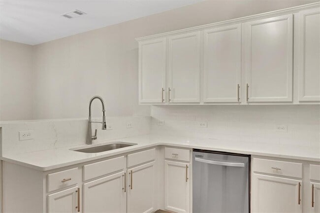 Building Photo - 212 Madison Ave