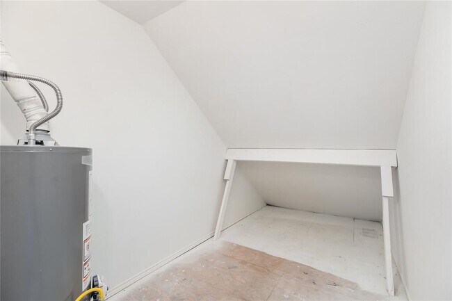 Building Photo - 9410 Calwood Cir