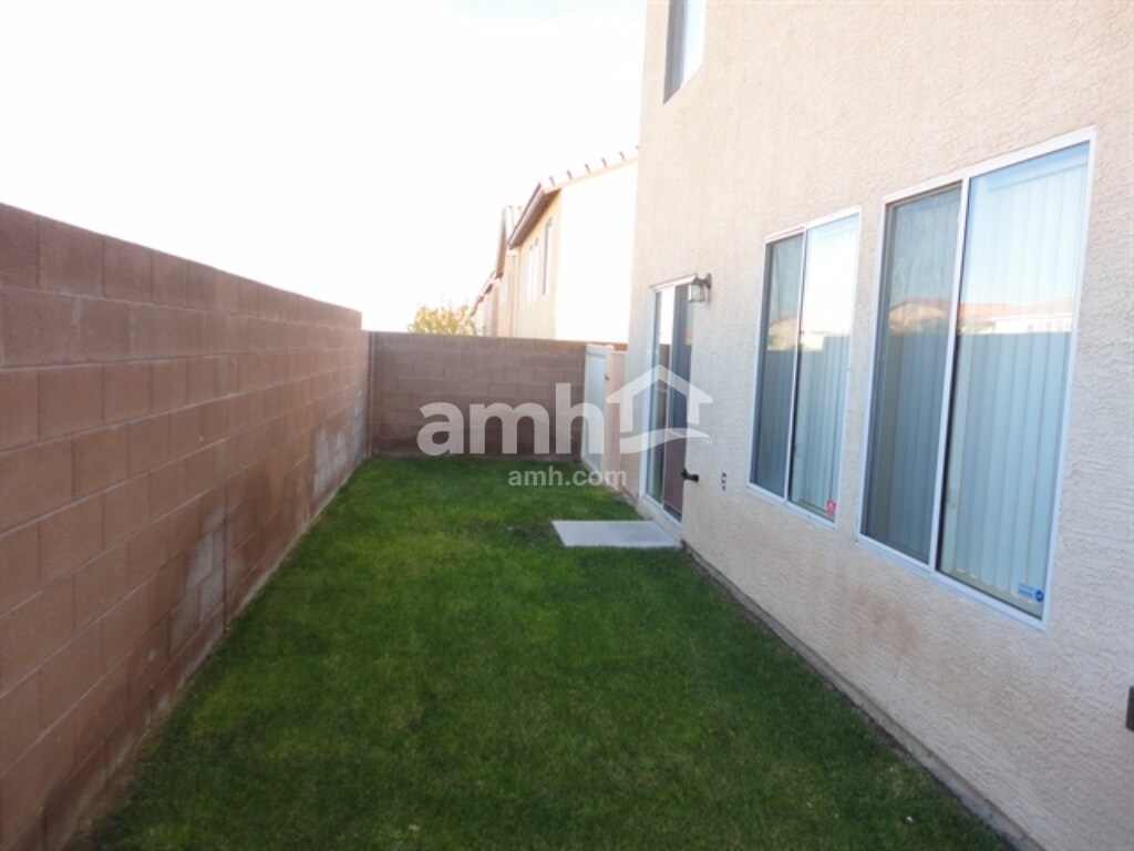 Building Photo - 9952 Tittleton Ave