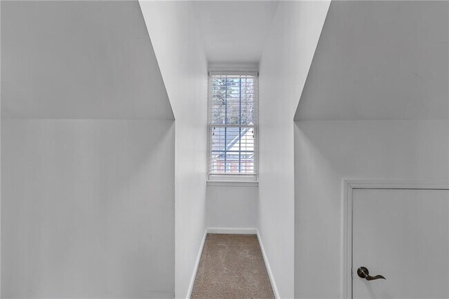 Building Photo - 2318 Longcourt Wy