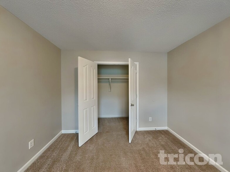 Building Photo - 337 Montclaire Ln