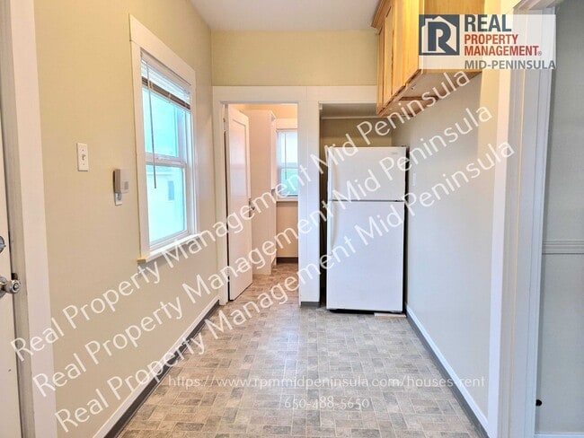 Building Photo - Quiet 1 Bedroom / 1 Bathroom on Top Floor ...
