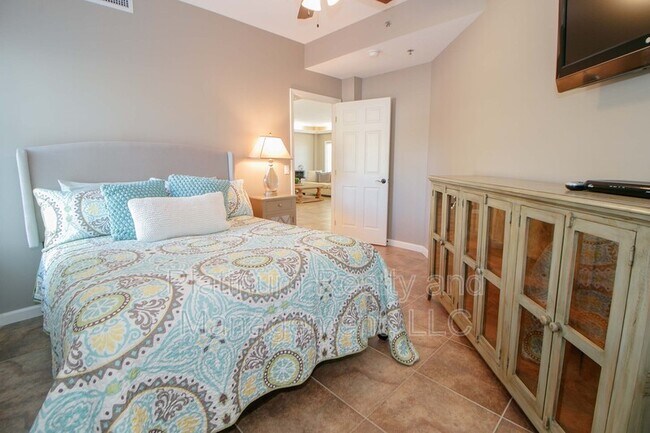 Building Photo - 202 Breakers Bnd