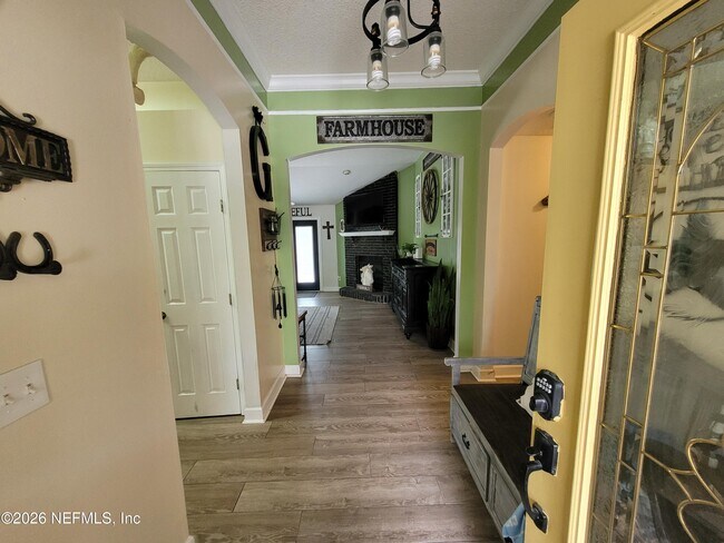 Building Photo - 906 County Rd 217