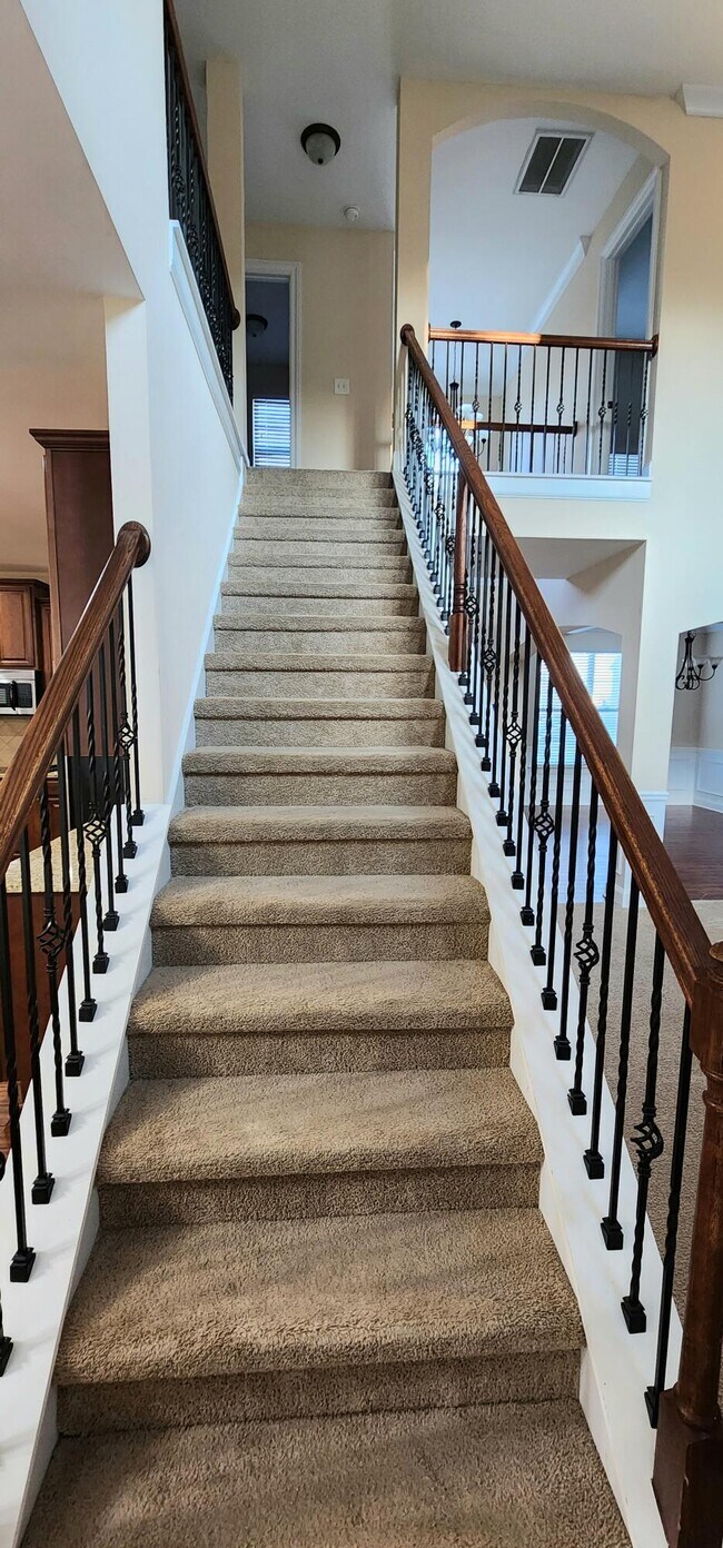 Building Photo - 718 Erika Ln