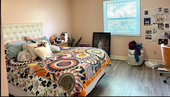 Building Photo - 210 Appleby Dr