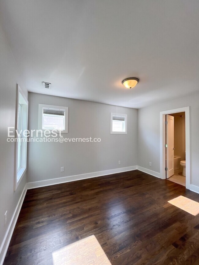 Building Photo - 3-Bed/3-Bath Home/Available Now!