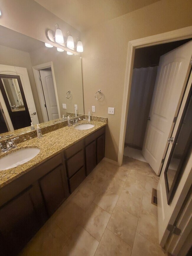 Building Photo - 3 Bedroom Home in the Ridge at Harmony Road Now Available! Great Neighborhood!