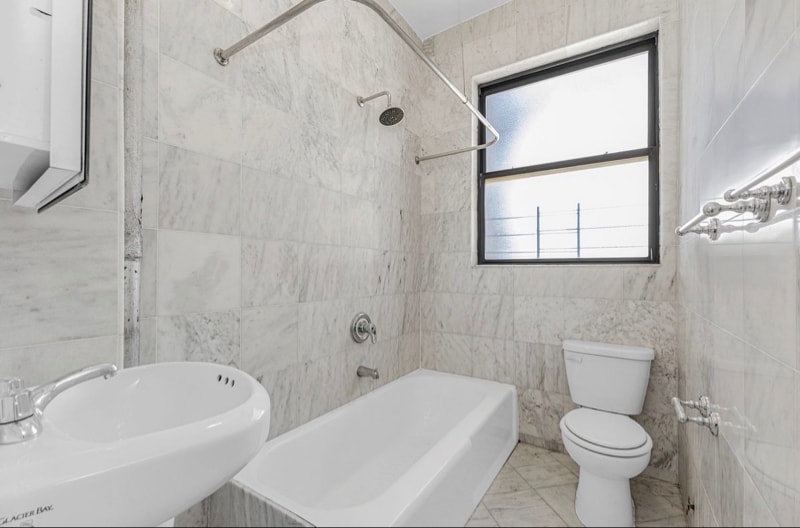 Building Photo - 220 W 98th St