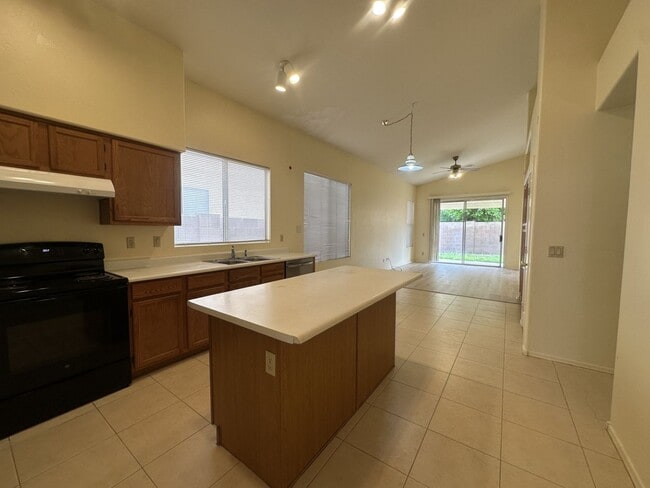 Building Photo - CONVENIENT CHANDLER LOCATION