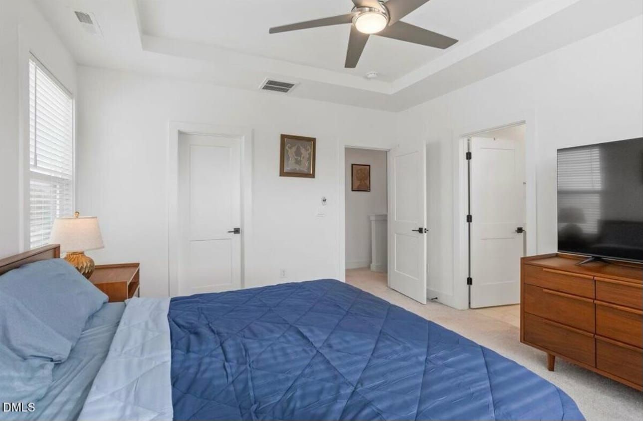 Building Photo - Room in Townhome on Billingshurst Wy
