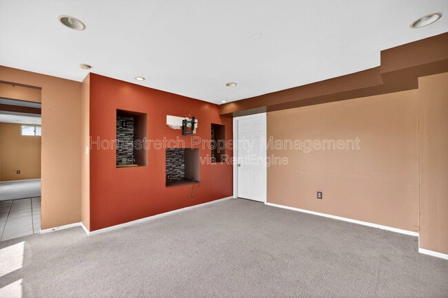 Building Photo - 166 Royallprairie Ln