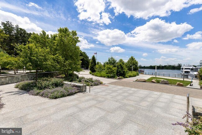 Building Photo - 1101 3rd St SW