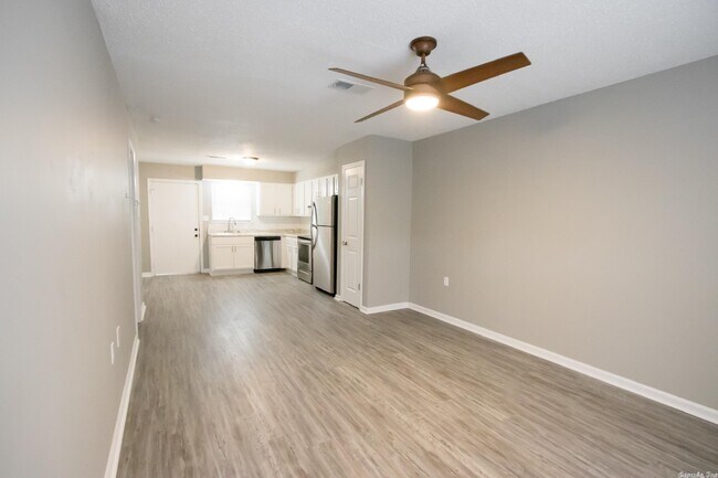 Building Photo - 1800 Labette Manor Dr