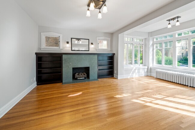 Building Photo - 4710 N Talman Ave