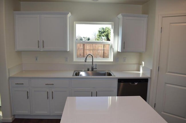 Building Photo - 1316 eagle crest court