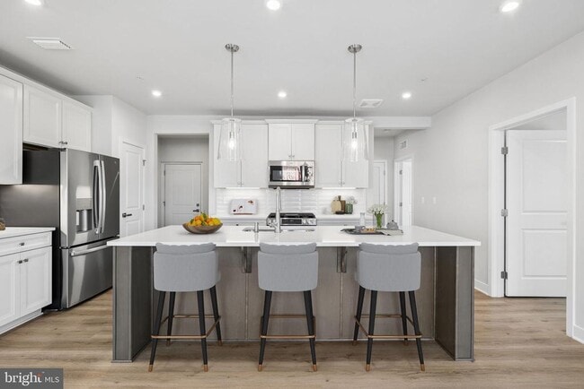 Building Photo - 1611 POTOMAC SHORES Pky