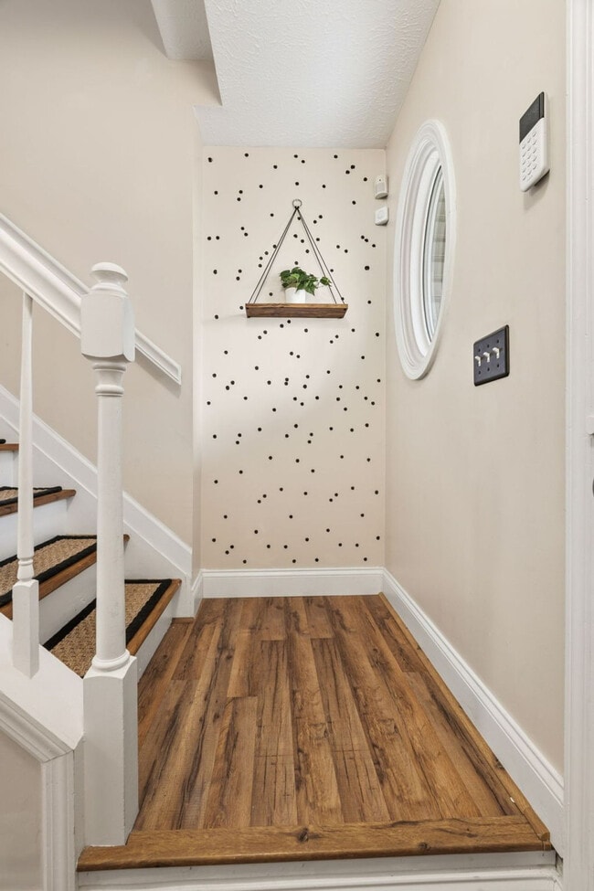 Building Photo - 185 Heights Ave