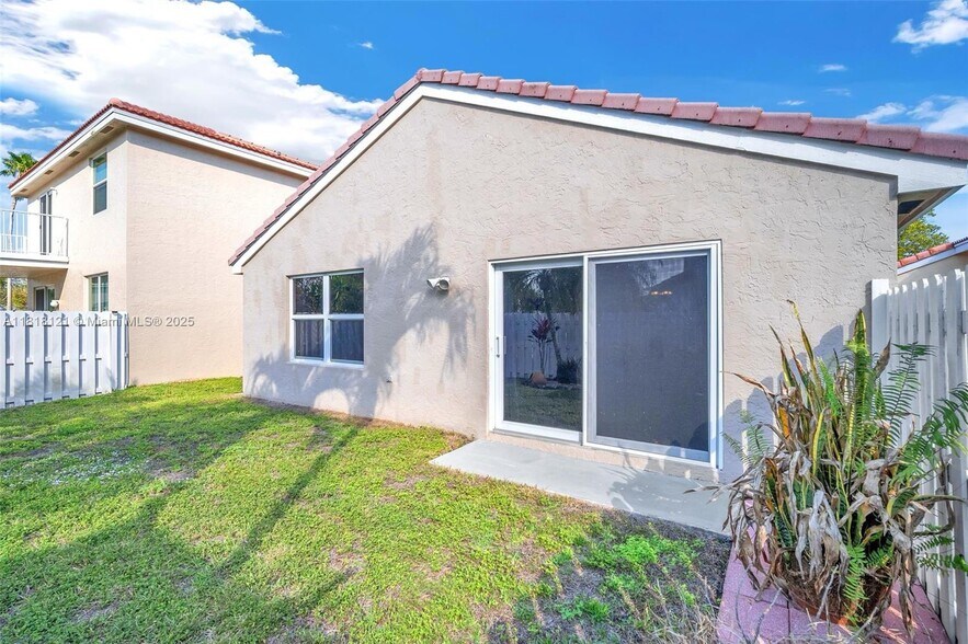 Building Photo - 3016 SW 179th Ave