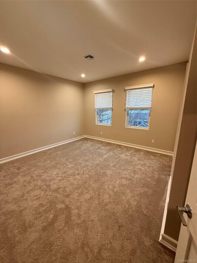 Building Photo - 122 Greenwich Ave