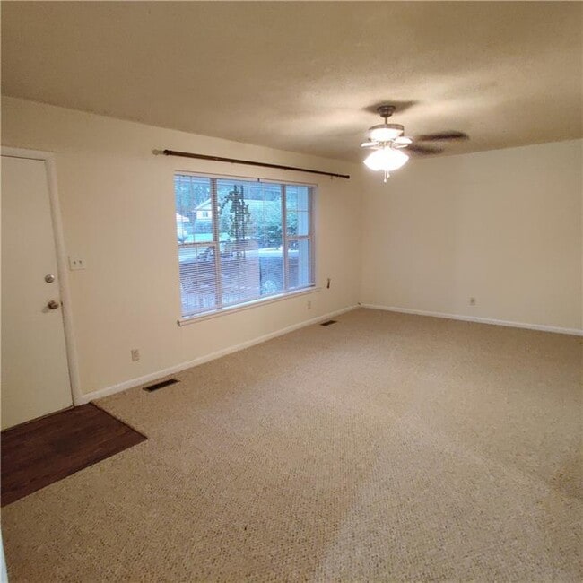 Building Photo - 1351 N Stephens Ave