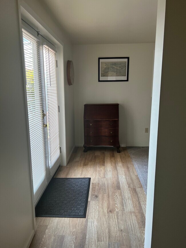 Building Photo - 3219 31st Ave W