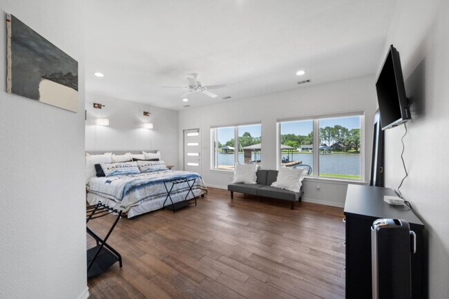 Building Photo - 1012 Chestnut Dr