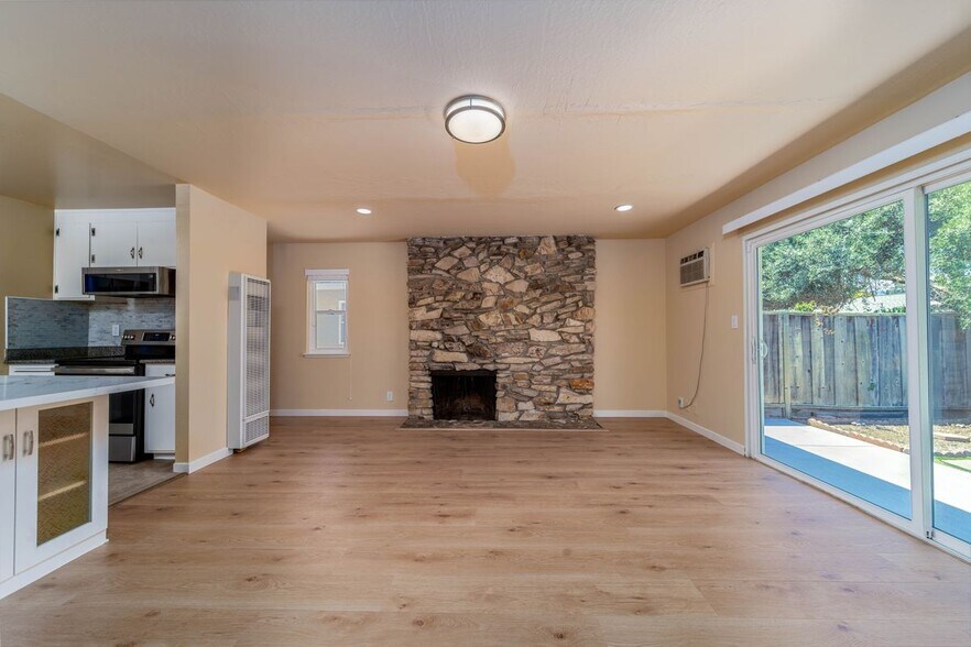 Building Photo - 877 Miller Ave