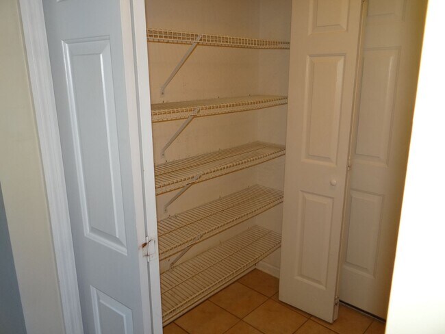 Building Photo - Lovely 3 bedroom 2 bath home in 55 and older neighborhood with 2 car garage
