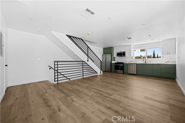 Building Photo - 6834 Hazeltine Ave