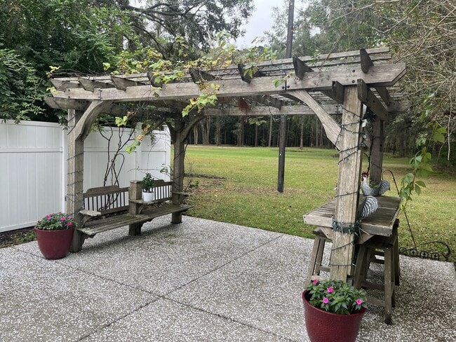 Building Photo - 4257 Plantation Dr