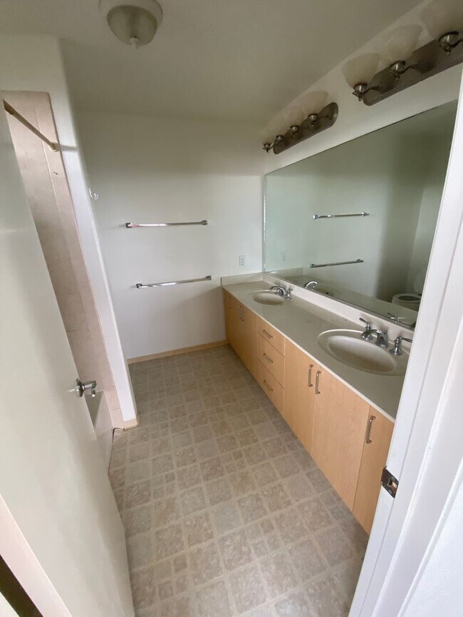 Building Photo - 92-1481 Punawainui St.