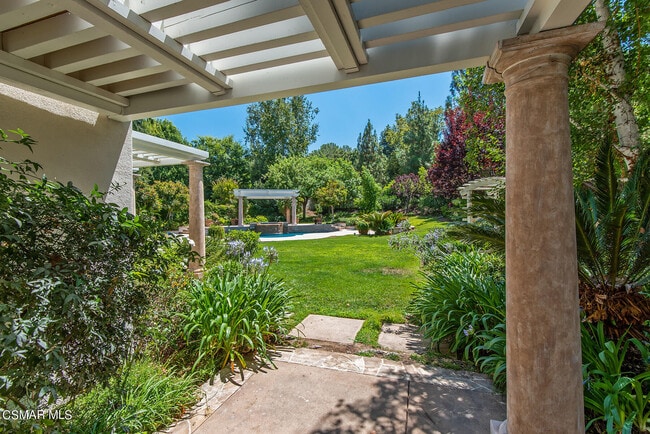 Building Photo - 31858 Saddletree Dr