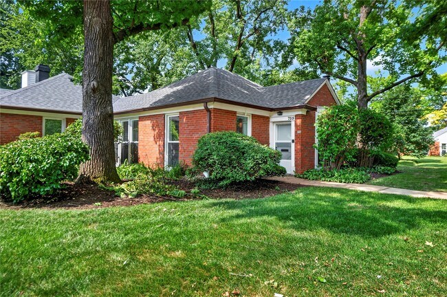 Building Photo - 725 Berick Dr