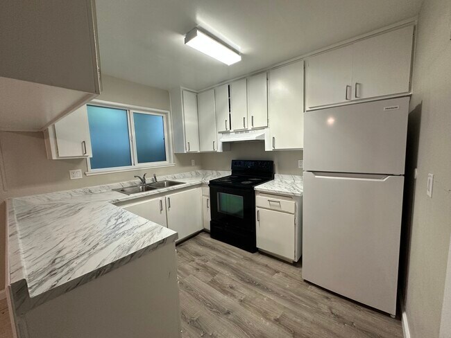 Building Photo - 3685 Cape Cod Ct