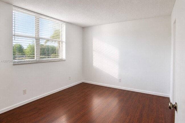 Building Photo - 9230 Lagoon Pl