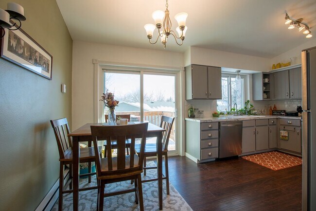 Building Photo - Charming 3-Bedroom Home on a Spacious Corn...