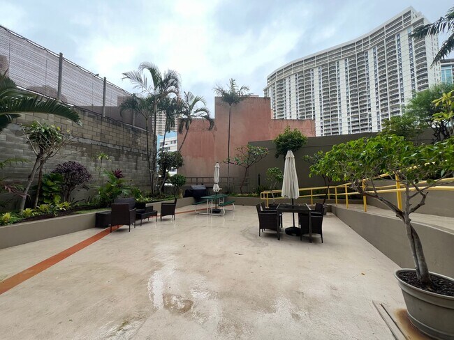 Building Photo - 1329