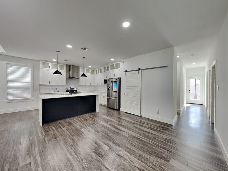 Building Photo - 1920 Carver Ave