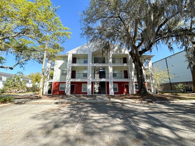 Building Photo - Campus Edge #201