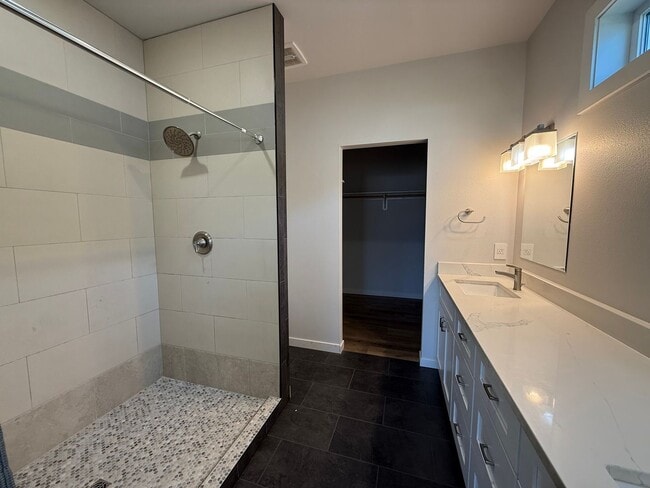 Building Photo - 4 Bedroom Home - Stonebridge Farms