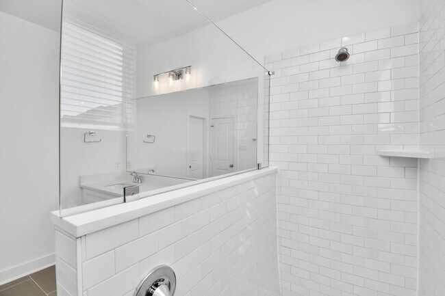 Building Photo - 9027 Laverne Oak Ln