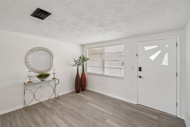 Building Photo - 3524 Cincinnati Dr